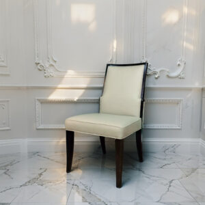 木框方背皮面餐椅